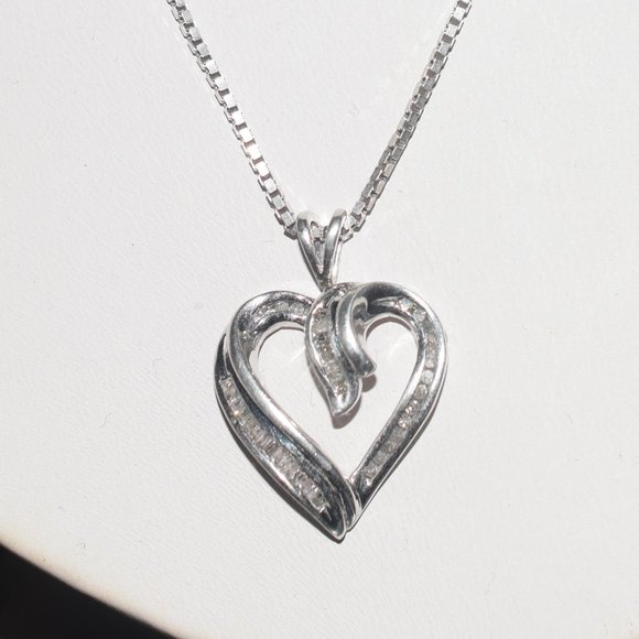 Vint. SS Heng Ngai Genuine Diamond Heart Necklace - Picture 1 of 7